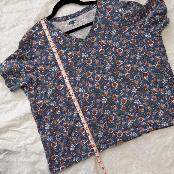 Lands' End Blue and Brown Floral V-Neck Tee - Picture 3 of 6